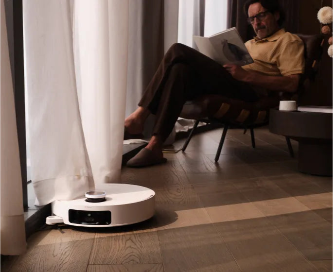 X50 Ultra effectively cleans under curtains, differentiating itself from other robotic vacuums. Users can manually highlight areas needing extra attention or instruct the vacuum to avoid specific sections through custom frames.